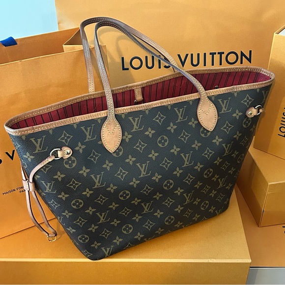 Louis Vuitton Handbags - Louis Vuitton MM Neverfull Monogram Red Interior